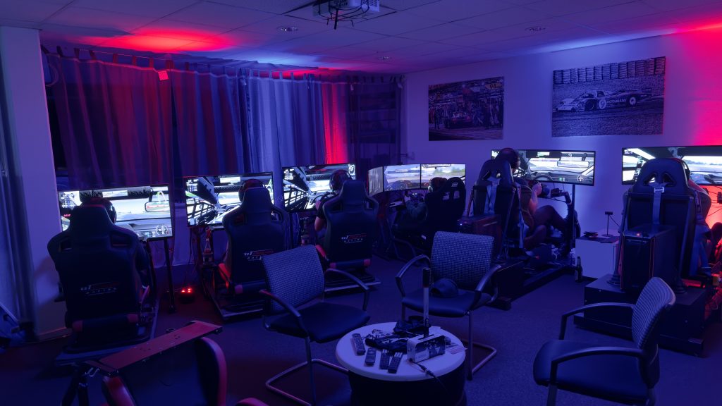 RacingLounge77 in Heidenau. Tolles Racing und Gamer Ambiente.